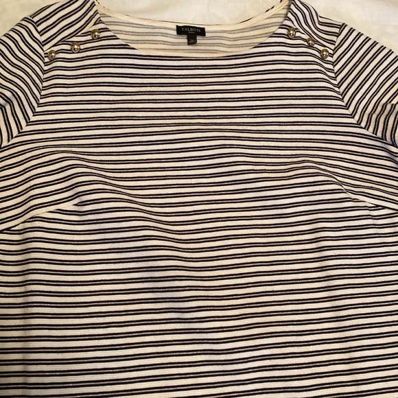 Talbots 1X navy off white fitted blouse. Fabric does stretch thicker texture. - Picture 8 of 12